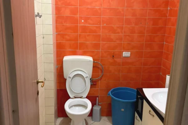 Shtepi me qera Apartament ne Tirane, 2+1, Mobilimi E mobiluar, Pagesa 70,000  Leke.