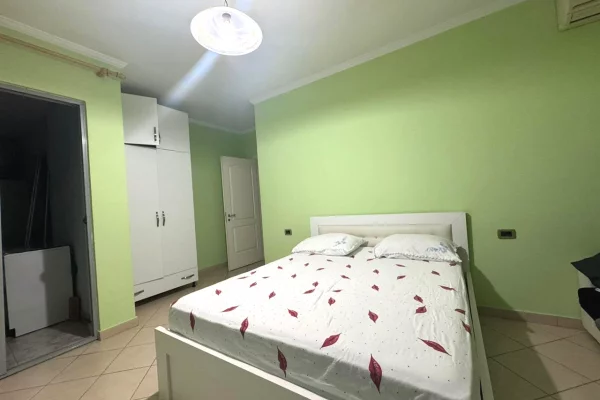 Shtepi me qera Apartament ne Tirane, 2+1, Mobilimi E mobiluar, Pagesa 550  Euro.