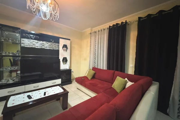 Shtepi me qera Apartament ne Tirane, 2+1, Mobilimi E mobiluar, Pagesa 550  Euro.