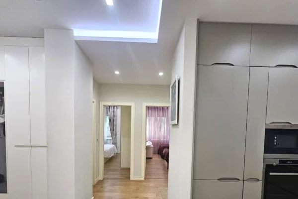 Appartamento in vendita a Tirana 2+1, Arredato