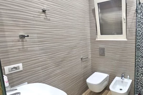 Appartamento in vendita a Tirana 2+1, Arredato