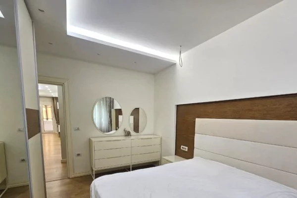 Appartamento in vendita a Tirana 2+1, Arredato