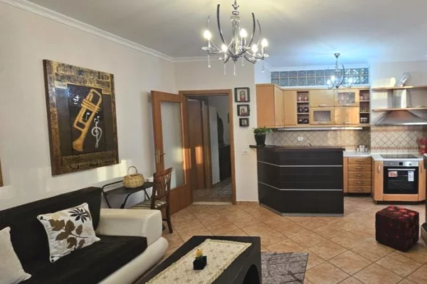 Shtepi me qera Apartament ne Tirane, 3+1, Mobilimi E mobiluar, Pagesa 740  Euro.