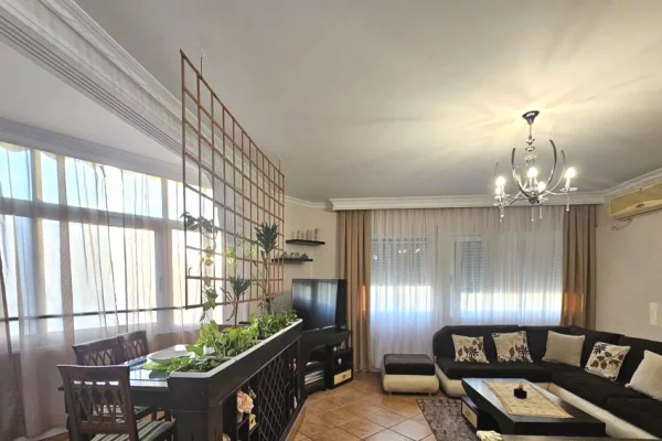 Shtepi me qera Apartament ne Tirane, 3+1, Mobilimi E mobiluar, Pagesa 740  Euro.