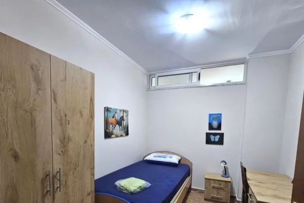 Shtepi me qera Apartament ne Tirane, 3+1, Mobilimi E mobiluar, Pagesa 740  Euro.