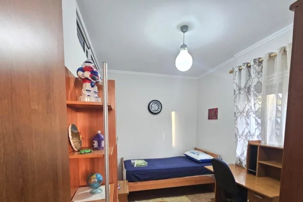 Shtepi me qera Apartament ne Tirane, 3+1, Mobilimi E mobiluar, Pagesa 740  Euro.