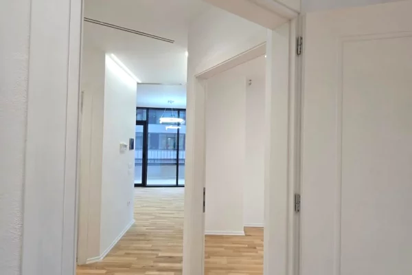Shtepi ne shitje Apartament ne Tirane, 2+1, Mobilimi Bosh, pa mobiluar, Pagesa 439,000  Euro.