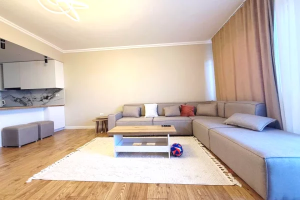 Shtepi ne shitje Apartament ne Tirane, 3+1, Mobilimi E mobiluar, Pagesa 240,000  Euro.