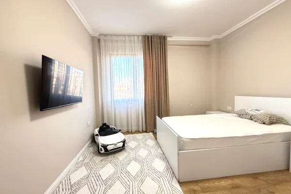 Shtepi ne shitje Apartament ne Tirane, 3+1, Mobilimi E mobiluar, Pagesa 240,000  Euro.