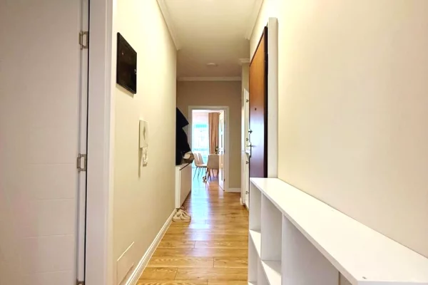 Shtepi ne shitje Apartament ne Tirane, 3+1, Mobilimi E mobiluar, Pagesa 240,000  Euro.