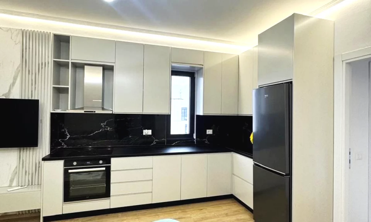 Appartamento in vendita a Tirana 1+1, Arredato