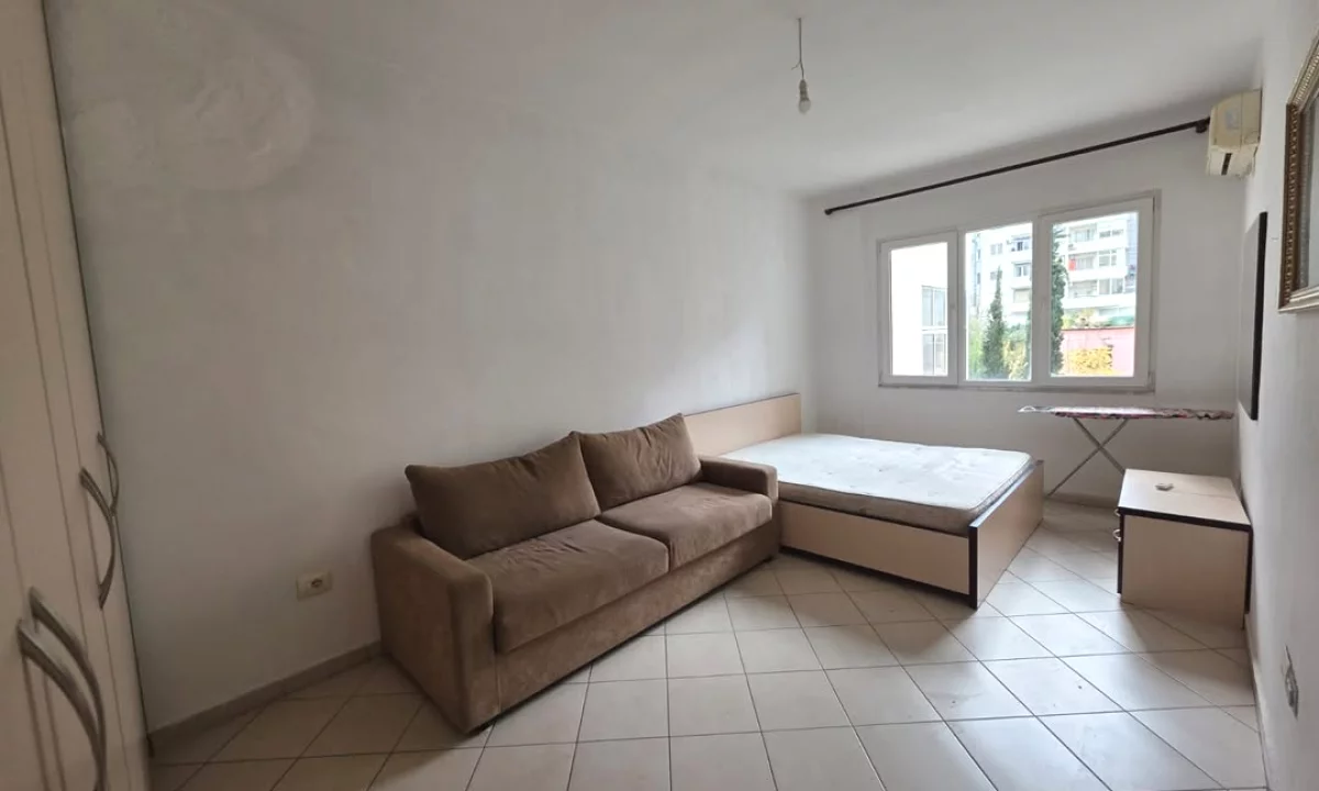Shtepi ne shitje Apartament ne Tirane, 1+1, Mobilimi E mobiluar, Pagesa 10,000,000  Leke.
