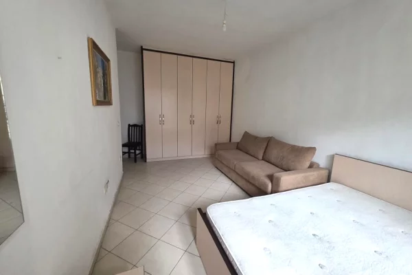 Shtepi ne shitje Apartament ne Tirane, 1+1, Mobilimi E mobiluar, Pagesa 10,000,000  Leke.
