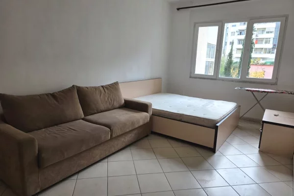 Shtepi ne shitje Apartament ne Tirane, 1+1, Mobilimi E mobiluar, Pagesa 10,000,000  Leke.