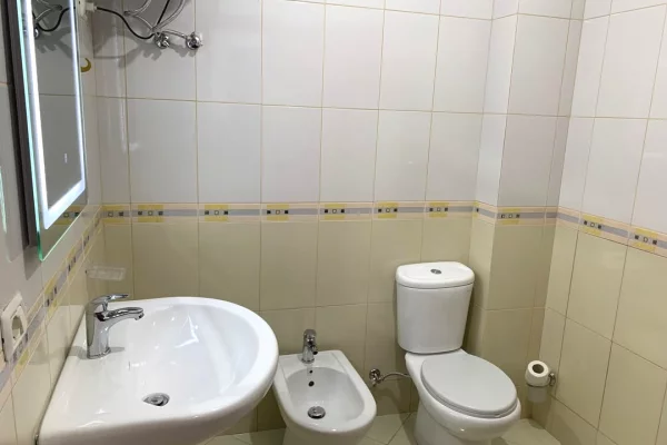 Shtepi me qera Apartament ne Tirane, 2+1, Mobilimi E mobiluar, Pagesa 45,000  Leke.