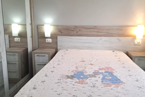 Shtepi me qera Apartament ne Tirane, 2+1, Mobilimi E mobiluar, Pagesa 550  Euro.