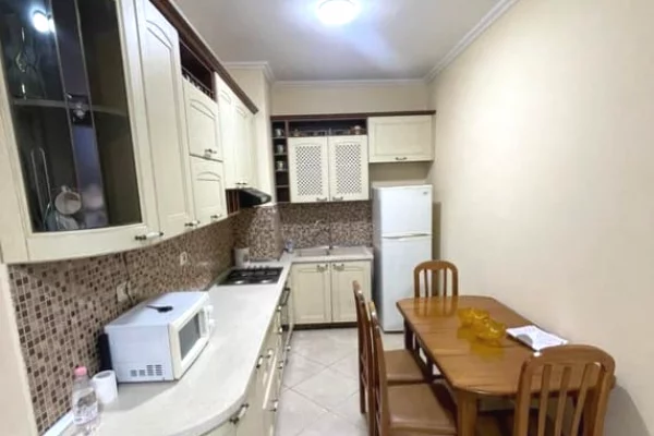 Shtepi me qera Apartament ne Tirane, 1+1, Mobilimi E mobiluar, Pagesa 550  Euro.