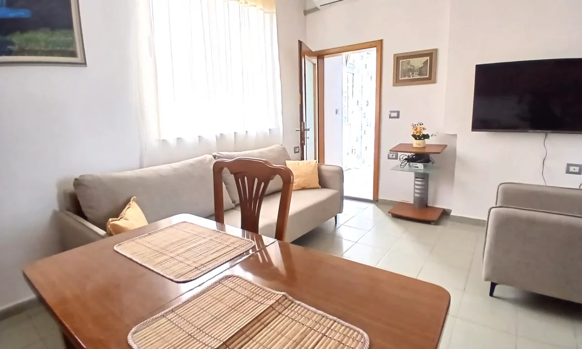 Shtepi me qera Apartament ne Tirane, 2+1, Mobilimi E mobiluar, Pagesa 650  Euro.