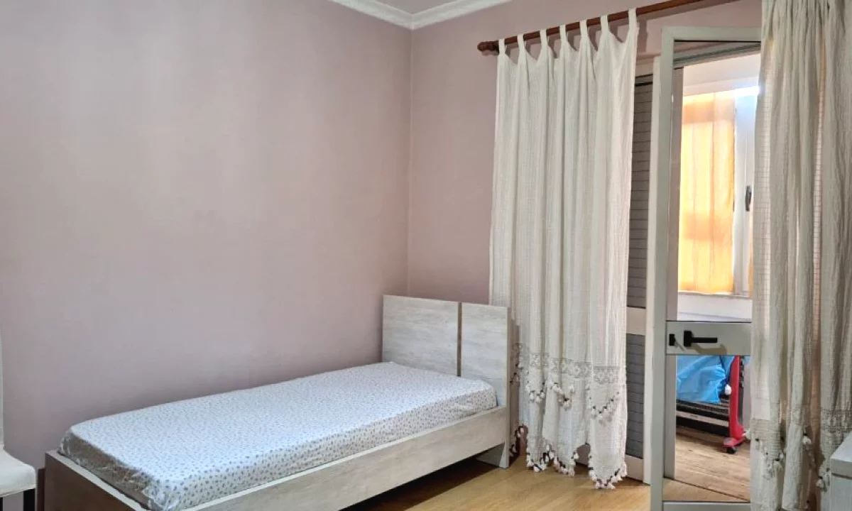 Shtepi me qera Apartament ne Tirane, 2+1, Mobilimi E mobiluar, Pagesa 600  Euro.