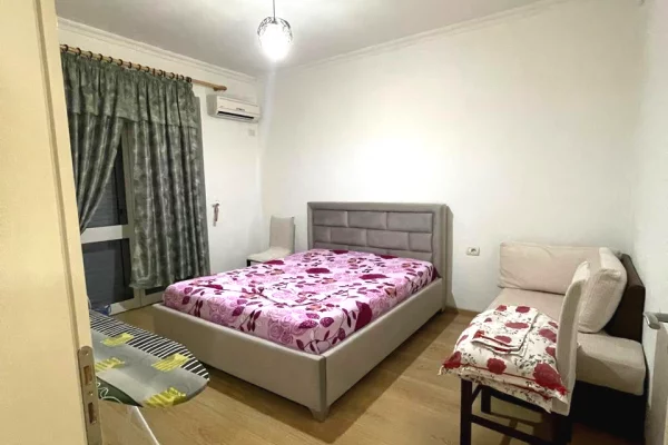 Shtepi me qera Apartament ne Tirane, 2+1, Mobilimi E mobiluar, Pagesa 600  Euro.