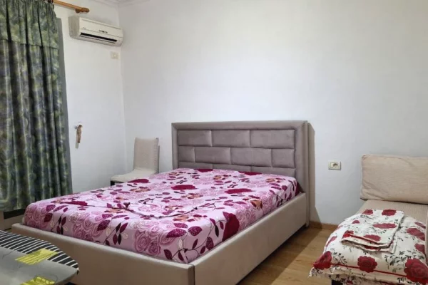 Shtepi me qera Apartament ne Tirane, 2+1, Mobilimi E mobiluar, Pagesa 600  Euro.