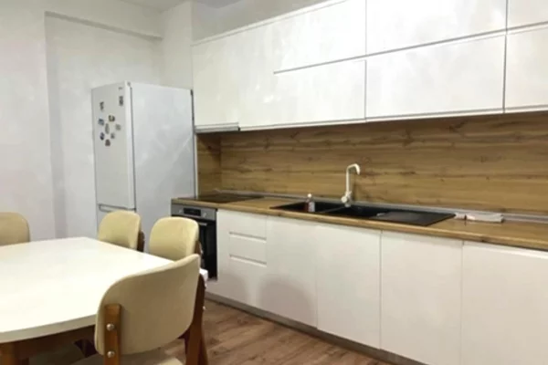 Shtepi me qera Apartament ne Tirane, 2+1, Mobilimi E mobiluar, Pagesa 63,000  Leke.