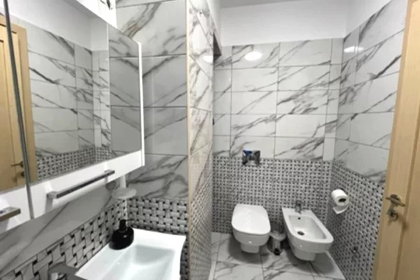 Shtepi me qera Apartament ne Tirane, 2+1, Mobilimi E mobiluar, Pagesa 63,000  Leke.