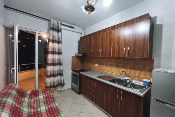Shtepi me qera Apartament ne Tirane, 1+1, Mobilimi E mobiluar, Pagesa 400  Euro.