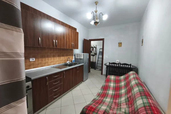 Shtepi me qera Apartament ne Tirane, 1+1, Mobilimi E mobiluar, Pagesa 400  Euro.