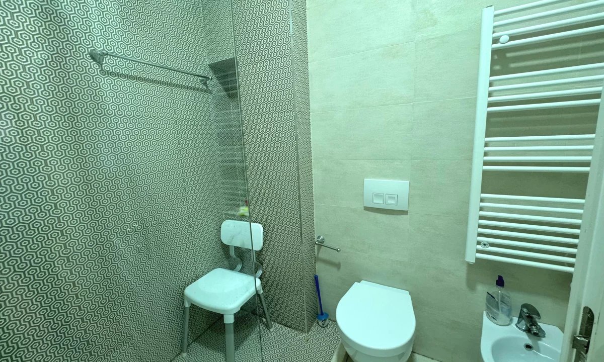 Shtepi ne shitje Penthose(kati i fundit panoramik) ne Tirane, 3+1, Mobilimi E mobiluar, Pagesa 500,000  Euro.