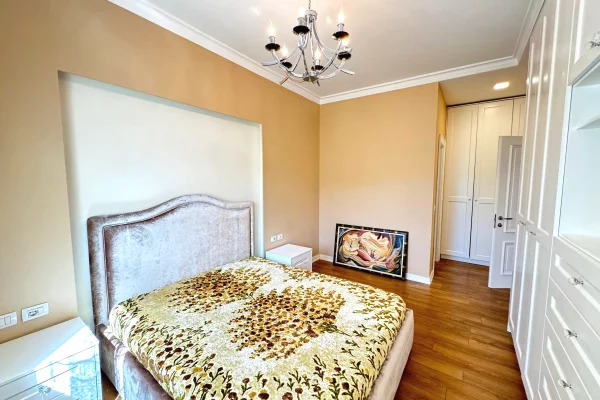 Shtepi ne shitje Penthose(kati i fundit panoramik) ne Tirane, 3+1, Mobilimi E mobiluar, Pagesa 500,000  Euro.