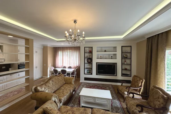 Shtepi ne shitje Penthose(kati i fundit panoramik) ne Tirane, 3+1, Mobilimi E mobiluar, Pagesa 500,000  Euro.