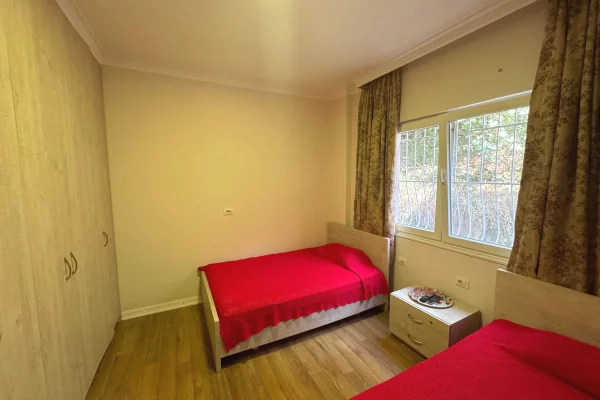 Shtepi ne shitje Penthose(kati i fundit panoramik) ne Tirane, 3+1, Mobilimi E mobiluar, Pagesa 500,000  Euro.