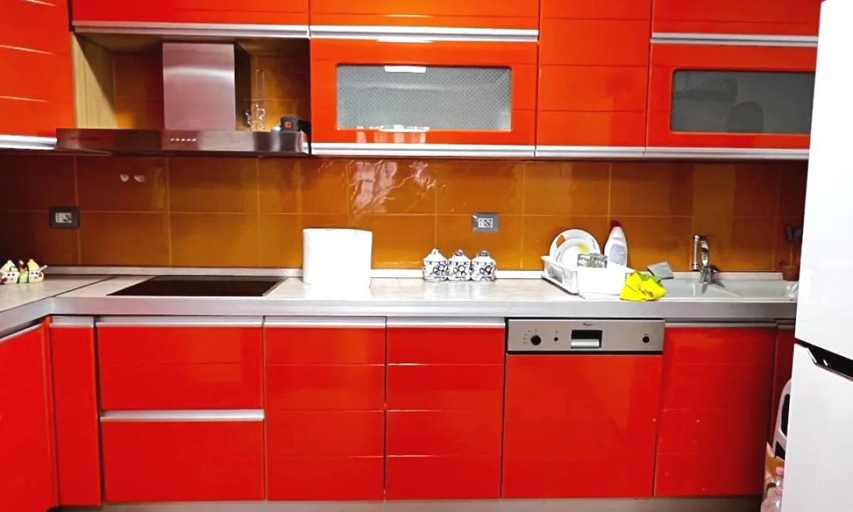 Shtepi me qera Apartament ne Tirane, 2+1, Mobilimi E mobiluar, Pagesa 1,200  Euro.