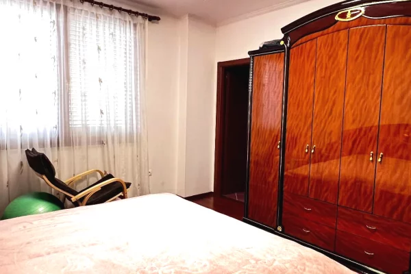 Shtepi me qera Apartament ne Tirane, 2+1, Mobilimi E mobiluar, Pagesa 1,200  Euro.