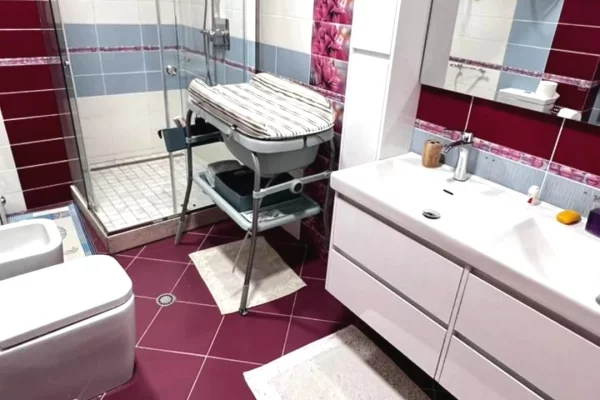 Shtepi me qera Apartament ne Tirane, 2+1, Mobilimi E mobiluar, Pagesa 1,200  Euro.