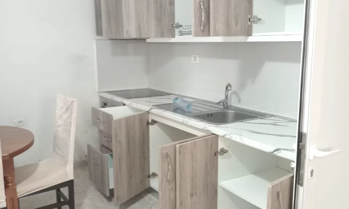 Shtepi me qera Shtepi Private ne Tirane, 2+1, Mobilimi E mobiluar, Pagesa 45,000  Leke.