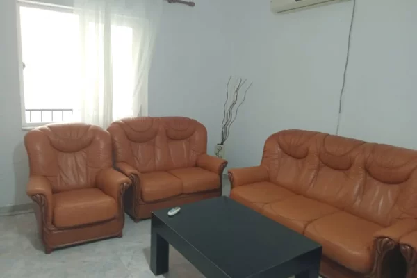 Shtepi me qera Shtepi Private ne Tirane, 2+1, Mobilimi E mobiluar, Pagesa 45,000  Leke.