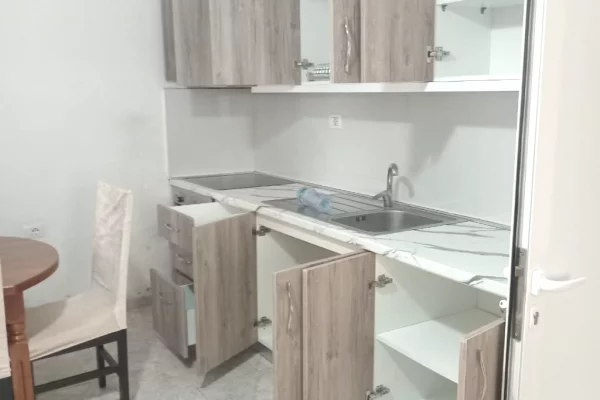 APARTAMENT 2+1 Me qera astir