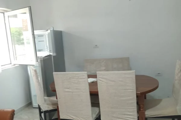 Shtepi me qera Shtepi Private ne Tirane, 2+1, Mobilimi E mobiluar, Pagesa 45,000  Leke.