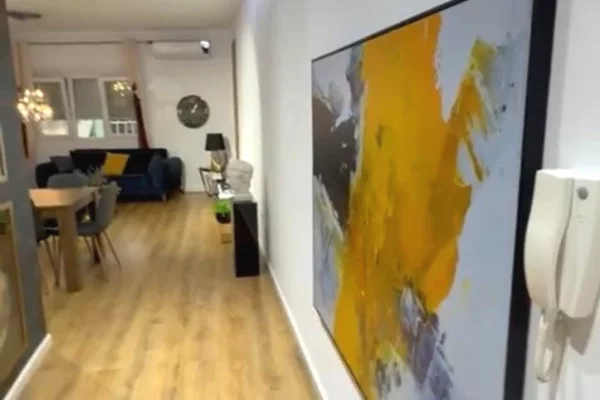 Shtepi ne shitje Apartament ne Tirane, 2+1, Mobilimi E mobiluar, Pagesa 260,000  Euro.