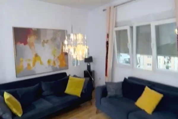 Shtepi ne shitje Apartament ne Tirane, 2+1, Mobilimi E mobiluar, Pagesa 260,000  Euro.