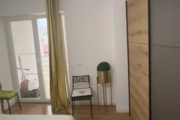 Shtepi ne shitje Apartament ne Tirane, 2+1, Mobilimi E mobiluar, Pagesa 260,000  Euro.