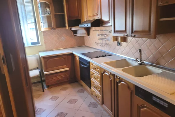 Shtepi me qera Apartament ne Tirane, 2+1, Mobilimi E mobiluar, Pagesa 900  Euro.