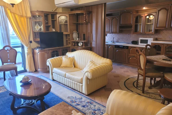 Shtepi me qera Apartament ne Tirane, 2+1, Mobilimi E mobiluar, Pagesa 900  Euro.