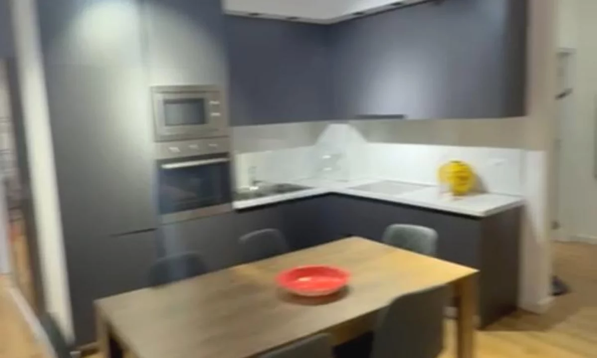 Shtepi me qera Apartament ne Tirane, 2+1, Mobilimi E mobiluar, Pagesa 1,000  Euro.