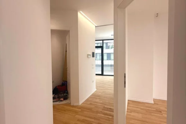 Shtepi ne shitje Apartament ne Tirane, 2+1, Mobilimi Bosh, pa mobiluar, Pagesa 486,000  Euro.