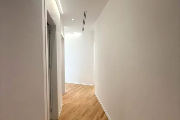 Shtepi ne shitje Apartament ne Tirane, 2+1, Mobilimi Bosh, pa mobiluar, Pagesa 486,000  Euro.