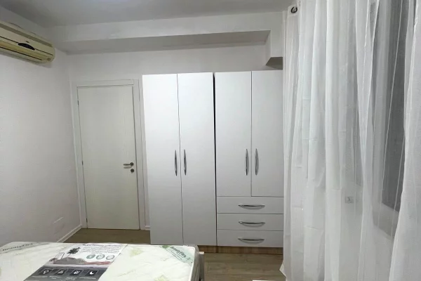 Shtepi me qera Apartament ne Tirane, 1+1, Mobilimi E mobiluar, Pagesa 500  Euro.