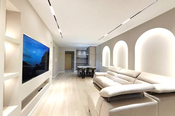 Appartamento in vendita a Tirana 2+1, Arredato